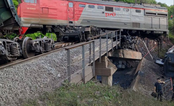 Две компании выплатят компенсации пострадавшим при обрушении моста под Брянском | Стало известно, какую компенсацию получат пострадавшие в ЧП под Брянском Две компании выплатят компенсации пострадавшим при обрушении моста под Брянском | Стало известно, какую компенсацию получат пострадавшие в ЧП под Брянском