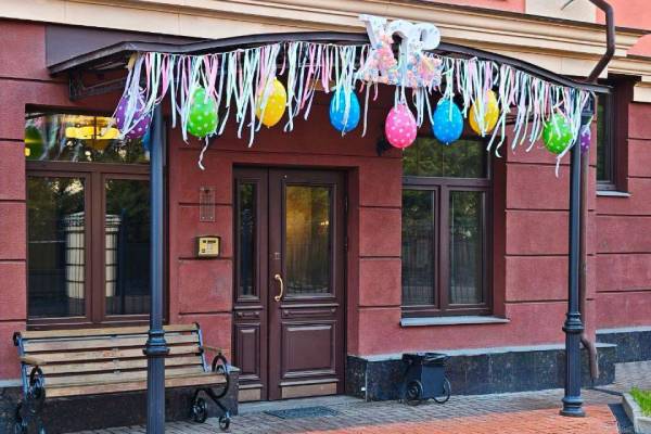 Конфликт соседей в Петербурге: "Украшения к Пасхе были сняты по указанию одной из квартир" | В Петербурге жильцы убрали пасхальные украшения из-за спора между соседями Конфликт соседей в Петербурге: "Украшения к Пасхе были сняты по указанию одной из квартир" | В Петербурге жильцы убрали пасхальные украшения из-за спора между соседями