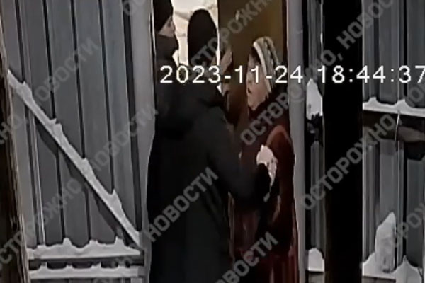 В Сыктывкаре полицейский применил силу к 72-летней пенсионерке В Сыктывкаре полицейский применил силу к 72-летней пенсионерке