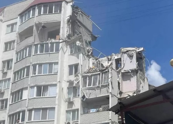 В Саратове произошел взрыв в жилом доме: погибли двое взрослых и ребенок | Три человека погибли при взрыве газа в жилом доме в Саратове В Саратове произошел взрыв в жилом доме: погибли двое взрослых и ребенок | Три человека погибли при взрыве газа в жилом доме в Саратове