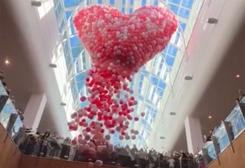 Давка из-за подарков: в Уфе пострадали люди на акции в ТЦ | В Уфе дети и взрослые пострадали в давке на акции в ТЦ Давка из-за подарков: в Уфе пострадали люди на акции в ТЦ | В Уфе дети и взрослые пострадали в давке на акции в ТЦ