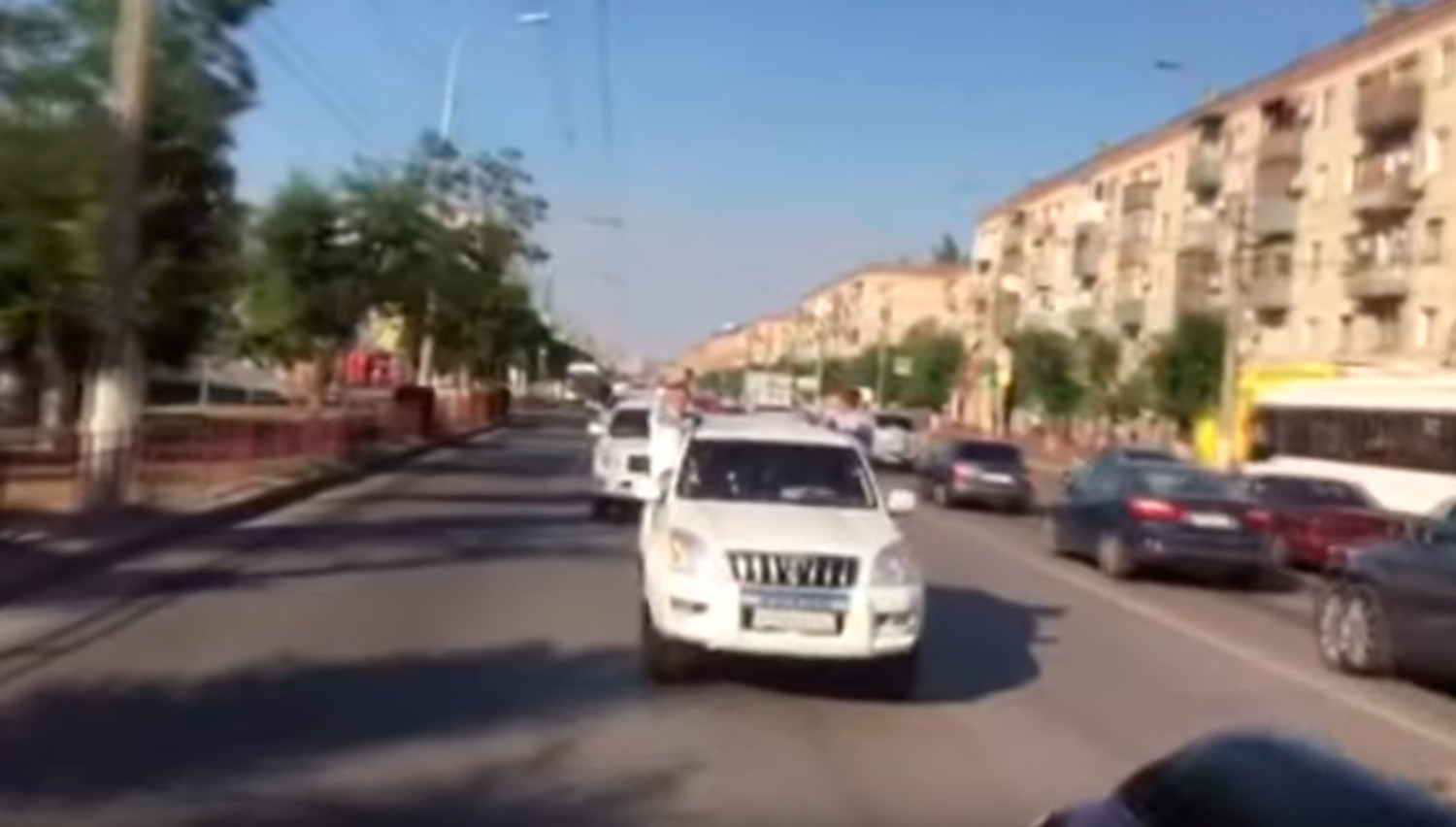 Парад тщеславия продолжается. Выпускники академии МВД устроили автопробег на Land Cruiser Prado. ВИДЕО Парад тщеславия продолжается. Выпускники академии МВД устроили автопробег на Land Cruiser Prado. ВИДЕО