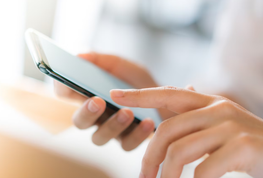 От сотрудников АП потребовали отказаться от iPhone к апрелю От сотрудников АП потребовали отказаться от iPhone к апрелю