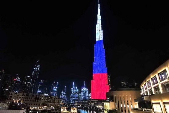 Самый высокий небоскреб в мире окрасили в российский триколор Самый высокий небоскреб в мире окрасили в российский триколор