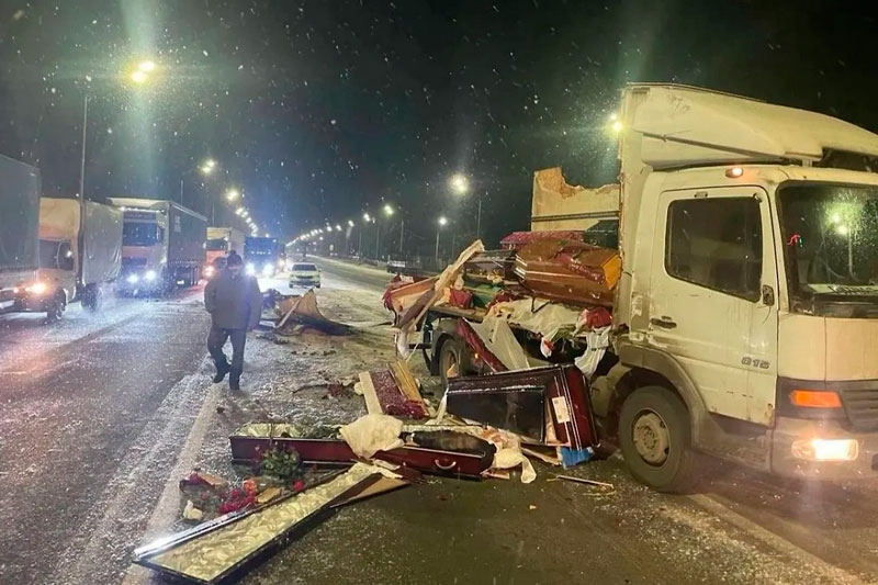 Гробы с телами для кремации выпали на дорогу после ДТП под Владимиром | Во Владимирской области после ДТП на трассу выпали гробы с телами Гробы с телами для кремации выпали на дорогу после ДТП под Владимиром | Во Владимирской области после ДТП на трассу выпали гробы с телами