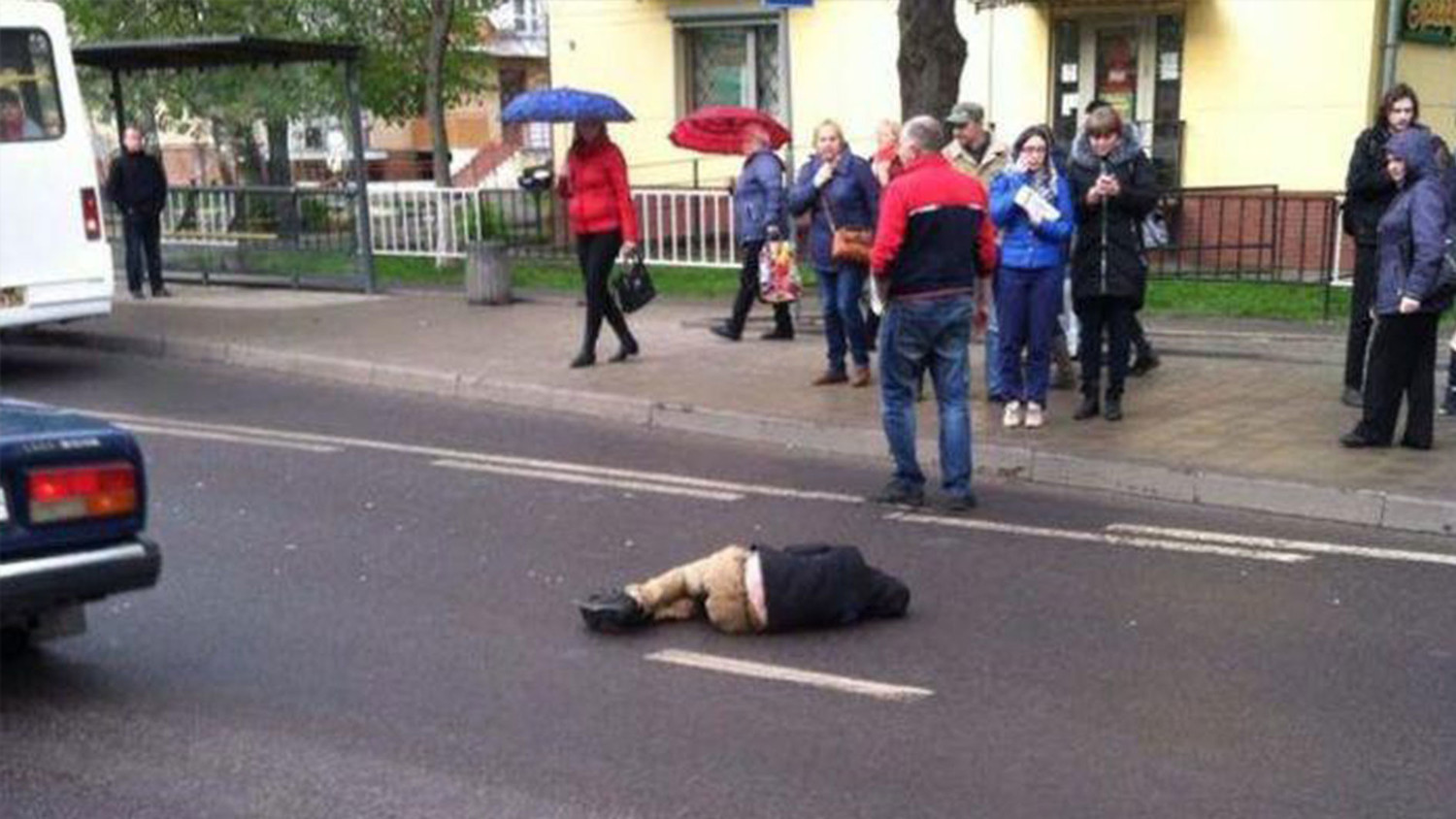 Во Львове подростка сбила машина, а потом переехала скорая Во Львове подростка сбила машина, а потом переехала скорая