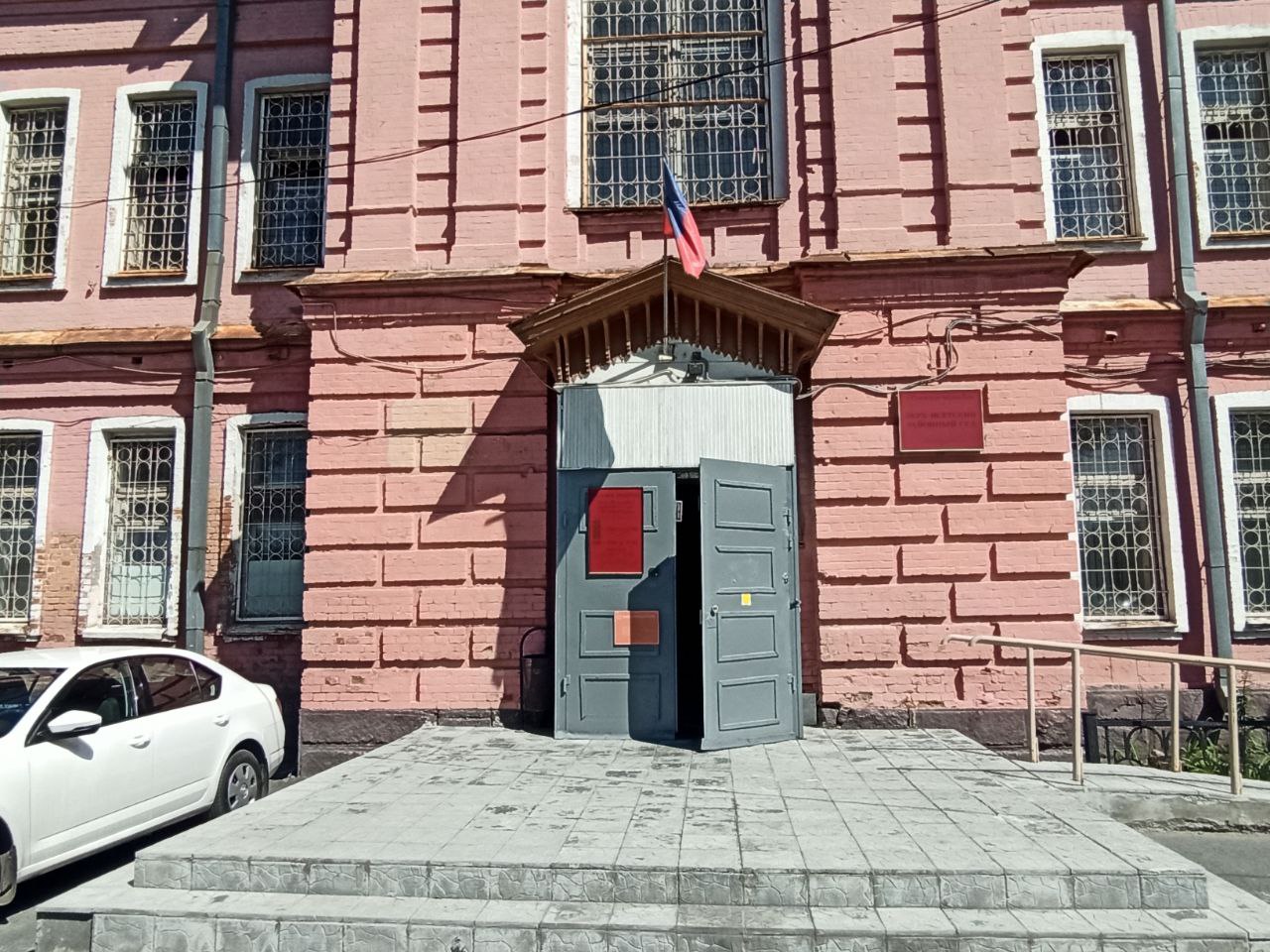 На Урале суд оставил в СИЗО мать двух девочек, обвиняемую в убийстве сожителя На Урале суд оставил в СИЗО мать двух девочек, обвиняемую в убийстве сожителя