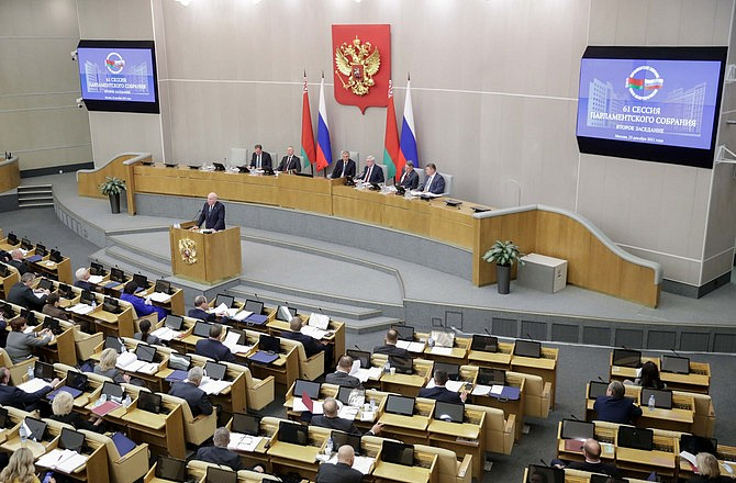 Госдуму стали охранять дополнительные наряды сотрудников ФСО и Росгвардии с автоматами Госдуму стали охранять дополнительные наряды сотрудников ФСО и Росгвардии с автоматами