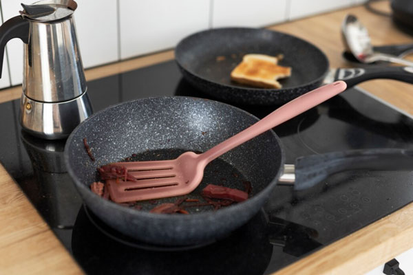 Как легко очистить сковородки от жира и нагара: эффективные методы — посуда будет как новая