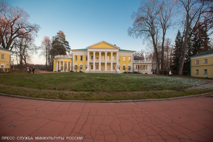 В Подмосковье после ремонта и реставрации открылись главный дом и визит-центр усадьбы «Горки Ленинские» В Подмосковье после ремонта и реставрации открылись главный дом и визит-центр усадьбы «Горки Ленинские»