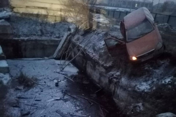 Женщина утонула в мазутной яме в Башкирии Женщина утонула в мазутной яме в Башкирии