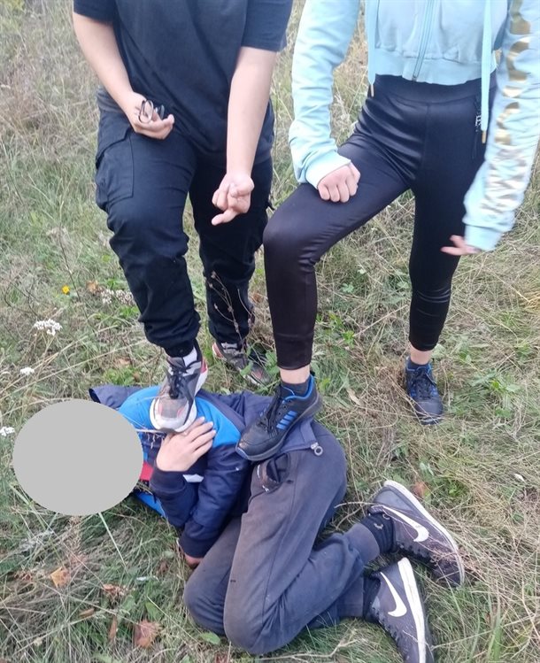 В Заволжье подростки вымогали у сверстника деньги и издевались над ним В Заволжье подростки вымогали у сверстника деньги и издевались над ним
