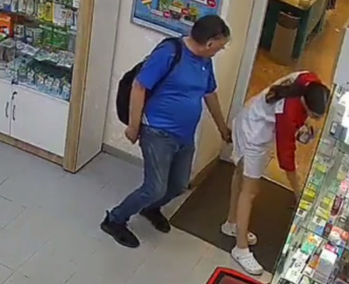 В Ангарске мужчина пытался засунуть камеру фармацевту под халат: полиция объявила его в розыск | В Ангарске ищут мужчину, подсунувшего камеру под халат фармацевту
