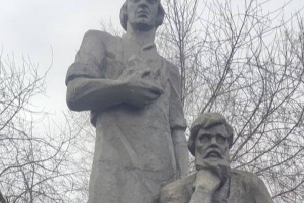 В свердловском Реже на трёхлетнюю девочку упала плита от памятника весом 40 кг | На Урале на девочку упала плита от памятника В свердловском Реже на трёхлетнюю девочку упала плита от памятника весом 40 кг | На Урале на девочку упала плита от памятника