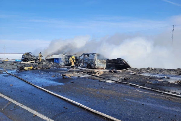 Шесть человек погибли в ДТП с фурами и микроавтобусом Шесть человек погибли в ДТП с фурами и микроавтобусом