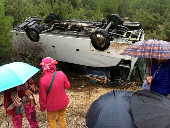В Турции перевернулся автобус с туристами
