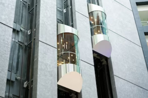 На Бали стеклянный лифт сорвался с 90-метровой высоты в ущелье, погибли 5 человек На Бали стеклянный лифт сорвался с 90-метровой высоты в ущелье, погибли 5 человек