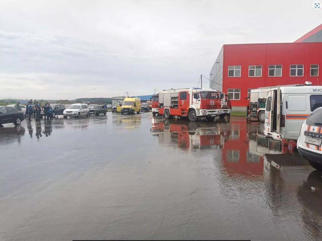 В Подмосковье загорелся склад Ozon В Подмосковье загорелся склад Ozon