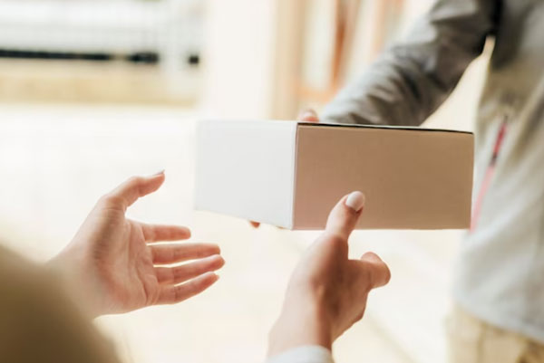 Решил пошутить? В посылке из Таджикистана зазвонил будильник телефона, который вызвал переполох на почте | В Свердловской области "звенящая" посылка из Таджикистана вызвала панику на почте Решил пошутить? В посылке из Таджикистана зазвонил будильник телефона, который вызвал переполох на почте | В Свердловской области "звенящая" посылка из Таджикистана вызвала панику на почте