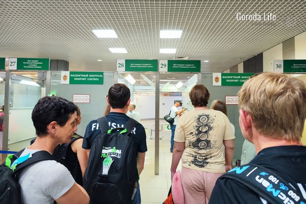 Россия нарастила выдачу виз иностранцам в 2024 году  | В России на 40% чаще стали выдавать визы иностранцам