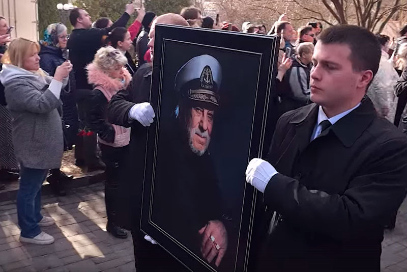 Ошибки на священном месте: "19 марта вместо 18!" — дата смерти Бедроса Киркорова под сомнением | На надгробной табличке Бедроса Киркорова обнаружили ошибку Ошибки на священном месте: "19 марта вместо 18!" — дата смерти Бедроса Киркорова под сомнением | На надгробной табличке Бедроса Киркорова обнаружили ошибку