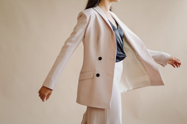 "Бред сумасшедшего": в Госдуме раскритиковали депутата за слова о женщинах в мини-юбках | Нина Останина раскритиковала призыв депутата к женщинам носить мини-юбки 