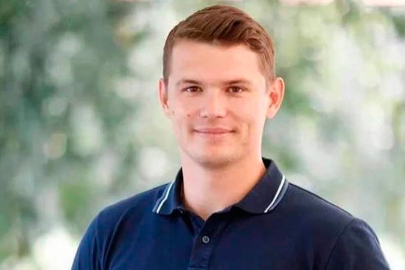 Скандал с блогером Артёмом "МореТУТ"': "Мы потеряли 375 тыс. рублей!" | На блогера-миллионника Артёма "МореТУТ" подали в суд его ученицы