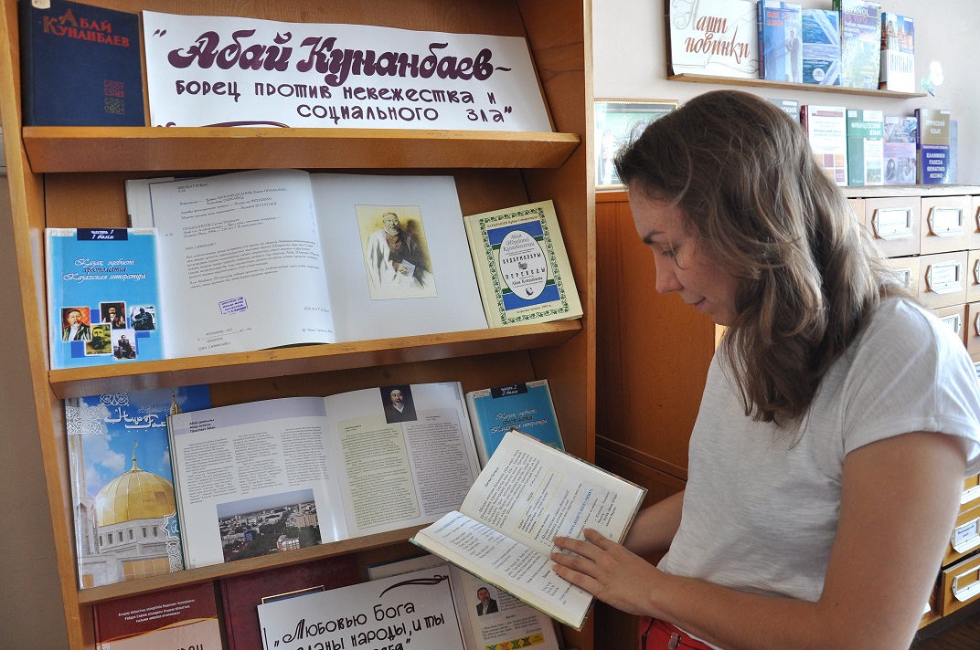 В Астрахани открылась выставка казахского поэта Абая Кунанбаева В Астрахани открылась выставка казахского поэта Абая Кунанбаева