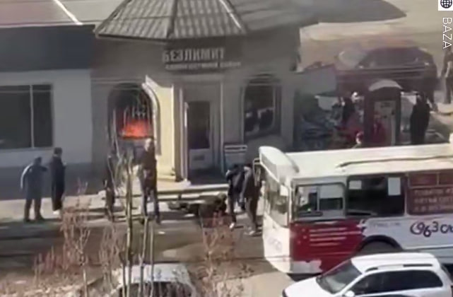 В Махачкале произошел второй взрыв за утро | В Махачкале произошел взрыв в салоне связи В Махачкале произошел второй взрыв за утро | В Махачкале произошел взрыв в салоне связи