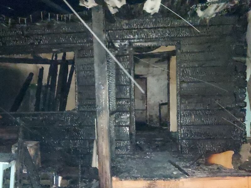 В Новосибирской области ребенок погиб при пожаре, спрятавшись от огня в шкафу В Новосибирской области ребенок погиб при пожаре, спрятавшись от огня в шкафу