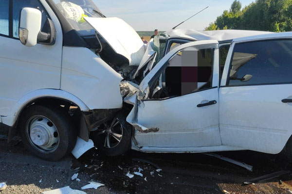 В Башкирии четыре человека погибли при столкновении двух автомобилей В Башкирии четыре человека погибли при столкновении двух автомобилей