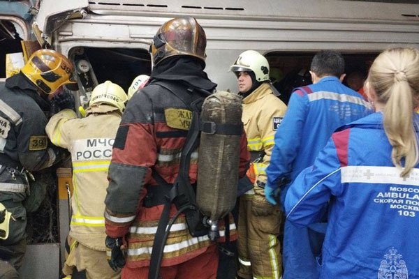 Два поезда столкнулись в московском метро