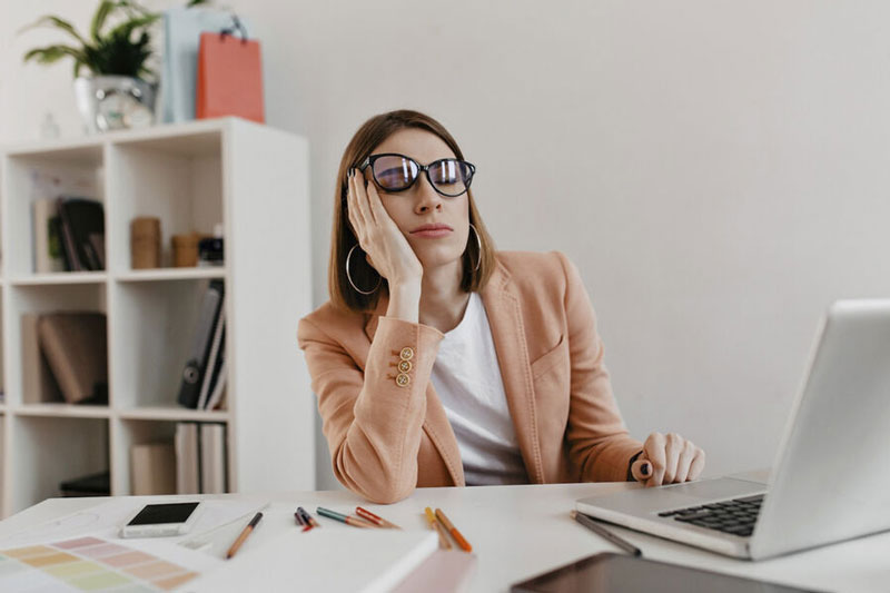 Постоянная усталость, раздражительность и бессонница: признаки выгорания, которые нельзя игнорировать | Выгорание: как распознать и остановить хроническую усталость