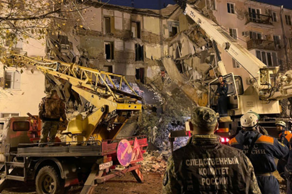 Виновника обрушения дома в Астрахани вычислили по объявлению. В подъезде также нашли мешки Виновника обрушения дома в Астрахани вычислили по объявлению. В подъезде также нашли мешки