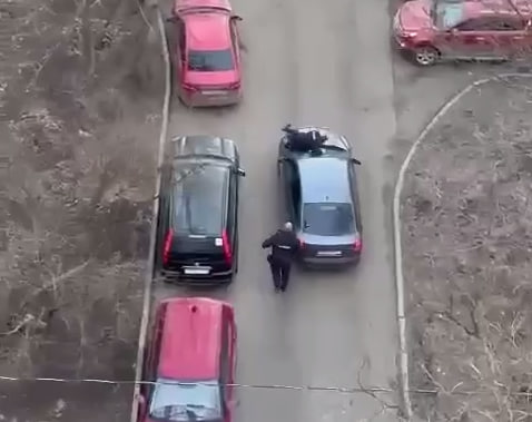Пьяный москвич разбил несколько машин на парковке и прокатил полицейских на капоте | В Москве пьяный водитель устроил массовое ДТП на парковке Пьяный москвич разбил несколько машин на парковке и прокатил полицейских на капоте | В Москве пьяный водитель устроил массовое ДТП на парковке
