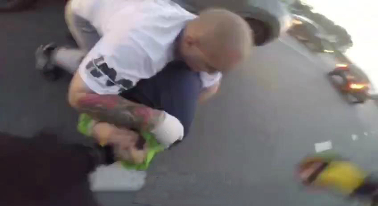 Массовая драка уральских фанатов на трассе оказалась постановкой. В МВД не верят подобной версии Массовая драка уральских фанатов на трассе оказалась постановкой. В МВД не верят подобной версии