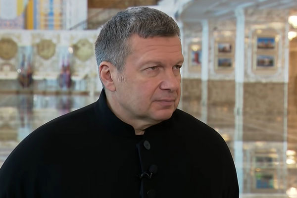 Соловьёв защитил Киркорова от россиян с «толстыми жирными жопами» Соловьёв защитил Киркорова от россиян с «толстыми жирными жопами»