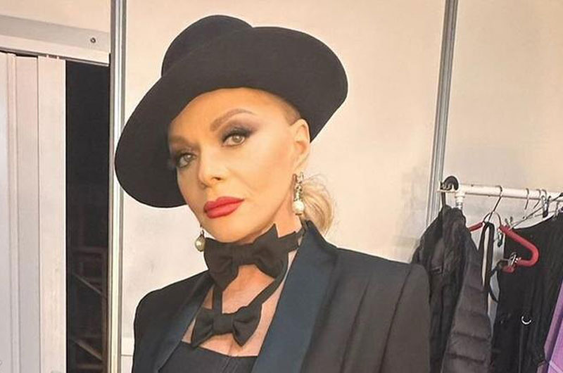 Судебные приставы пришли выселять Ларису Долину из квартиры в Хамовниках | Лариса Долина временно лишается квартиры в Хамовниках Судебные приставы пришли выселять Ларису Долину из квартиры в Хамовниках | Лариса Долина временно лишается квартиры в Хамовниках