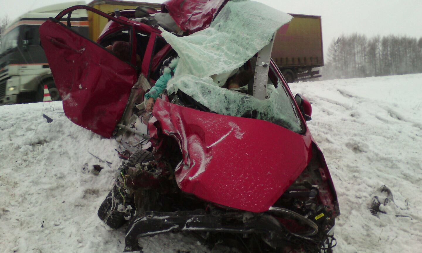 На Среднем Урале в результате ДТП 3 человека погибли, среди них ребенок На Среднем Урале в результате ДТП 3 человека погибли, среди них ребенок