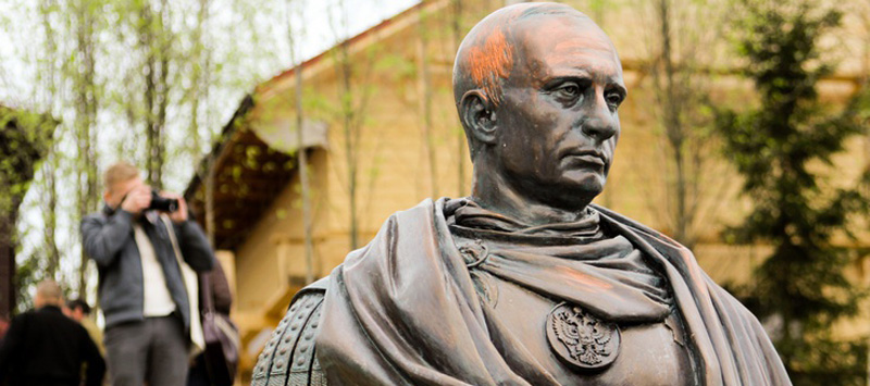 В России установили памятник Владимиру Путину В России установили памятник Владимиру Путину