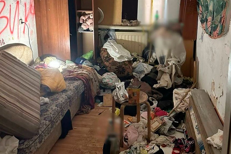 СКР расследует смерть младенца, жившего среди гор мусора в квартире в Петербурге | В Петербурге умер младенец, живший среди гор мусора в квартире