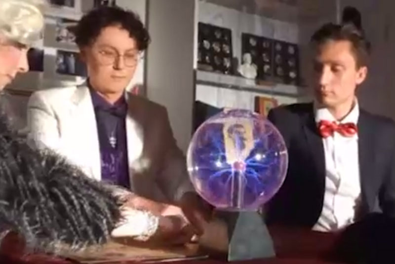 В Барнауле показали спектакль с духом Сталина, у которого спросили о Жириновском | В Барнауле вызвали дух Сталина и спросили у него про Жириновского В Барнауле показали спектакль с духом Сталина, у которого спросили о Жириновском | В Барнауле вызвали дух Сталина и спросили у него про Жириновского