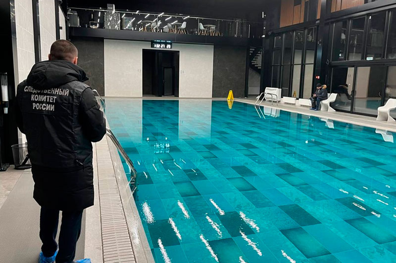 Во Владивостоке потолок бассейна рухнул на купающихся. Возбуждено уголовное дело | Во Владивостоке восемь человек пострадали при падении потолка над бассейном Во Владивостоке потолок бассейна рухнул на купающихся. Возбуждено уголовное дело | Во Владивостоке восемь человек пострадали при падении потолка над бассейном