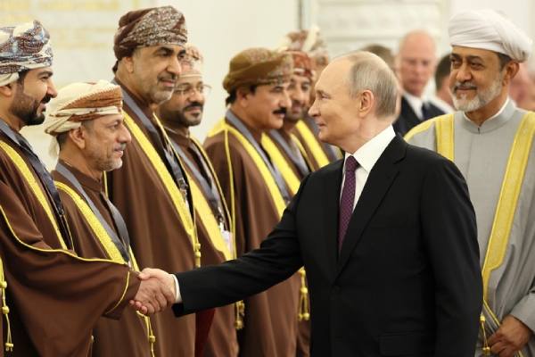 Кремль сообщил о визите султана Омана Хейсама бен Тарика Аль Саида | Путин встретился в Кремле с султаном Омана Кремль сообщил о визите султана Омана Хейсама бен Тарика Аль Саида | Путин встретился в Кремле с султаном Омана