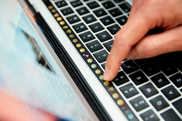 Apple добавит эмодзи с бородатыми женщинами Apple добавит эмодзи с бородатыми женщинами