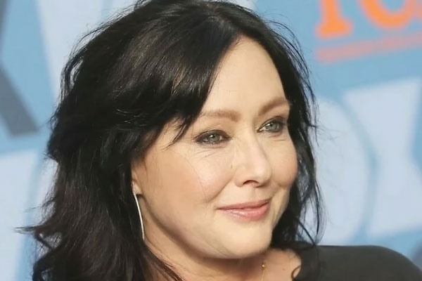 У звезды «Зачарованных» Шеннен Доэрти обнаружили метастазы в мозге У звезды «Зачарованных» Шеннен Доэрти обнаружили метастазы в мозге