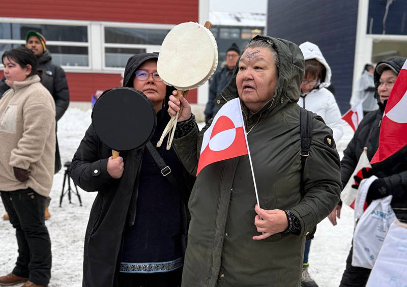 Тысячи жителей Нуука протестовали против возможной продажи Гренландии США | В Нууке прошёл митинг против продажи Гренландии США Тысячи жителей Нуука протестовали против возможной продажи Гренландии США | В Нууке прошёл митинг против продажи Гренландии США
