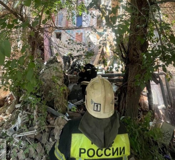 В Астрахани обрушился подъезд жилого дома: есть пострадавшие, эвакуировано 15 человек | В Астрахани частично обрушился подъезд пятиэтажки В Астрахани обрушился подъезд жилого дома: есть пострадавшие, эвакуировано 15 человек | В Астрахани частично обрушился подъезд пятиэтажки