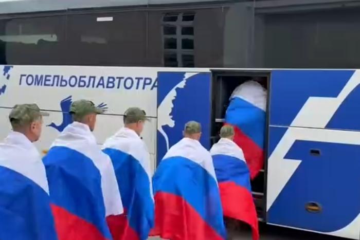 Россия вернула из украинского плена 146 военных и восемь мирных жителей Курской области  | Минобороны сообщило о возвращении 146 российских военных из украинского плена