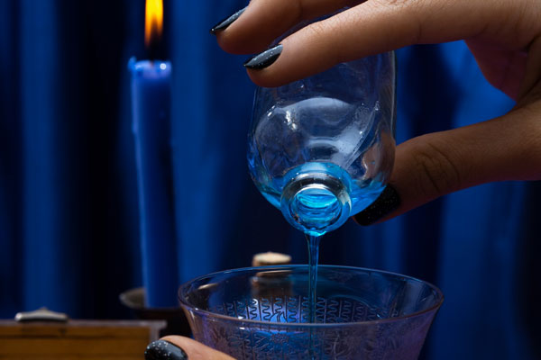 Смерть через «мбулунго»: в Анголе 50 человек отравились, выпив отвар для проверки на колдовство